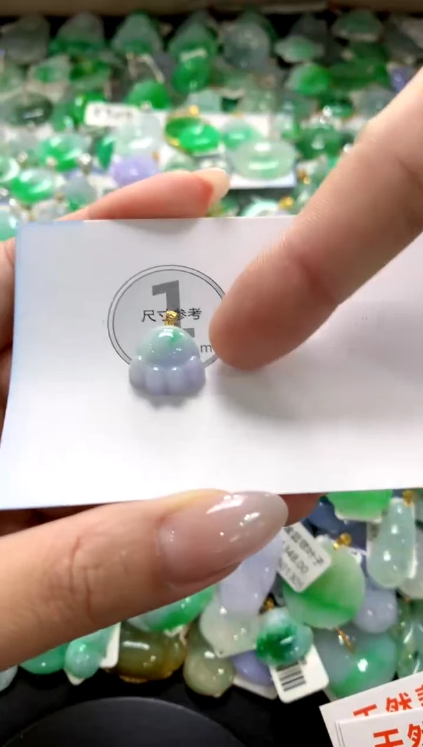 翡翠18K金镶嵌颈饰1111111111111111