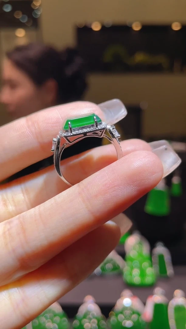 【闪购商品】翡翠吊坠(不含链)银S925镶嵌A5