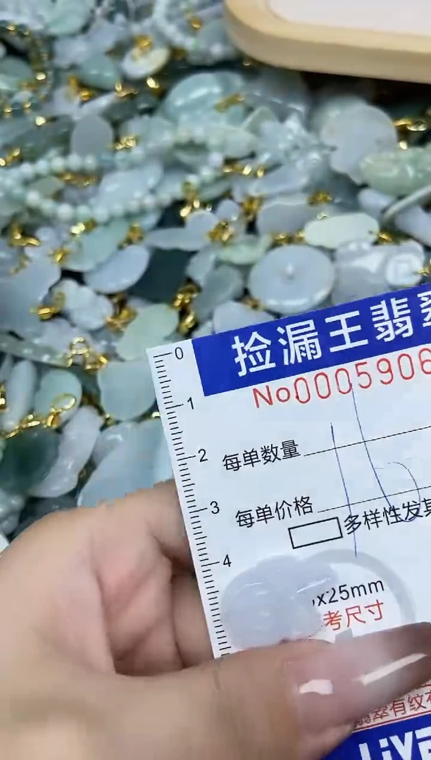 翡翠未镶嵌颈饰天然A货翡翠