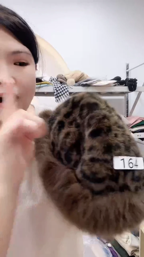 164皮毛一体蒙古帽咖色