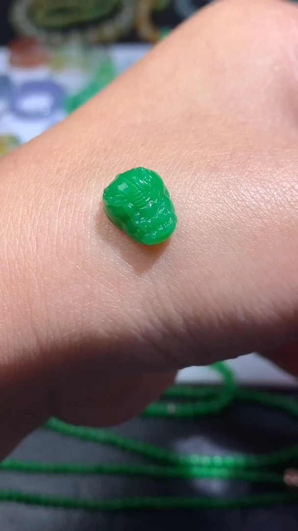 未镶嵌定制翡翠傲**梅毛货15.6-10.8-6.6