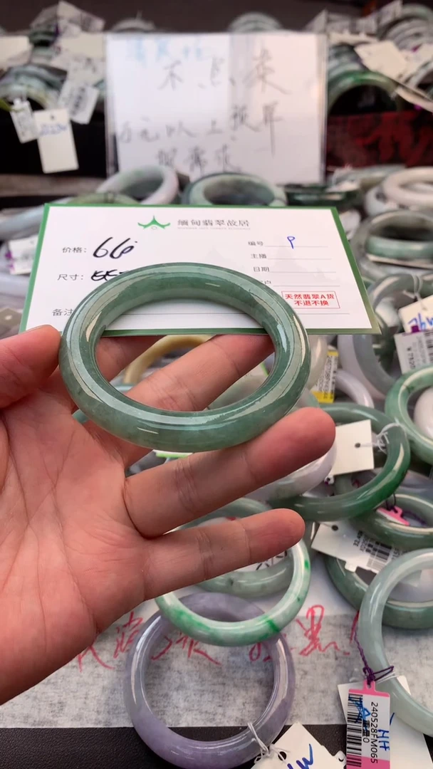 定制翡翠未镶嵌毛货需精细抛光+多人