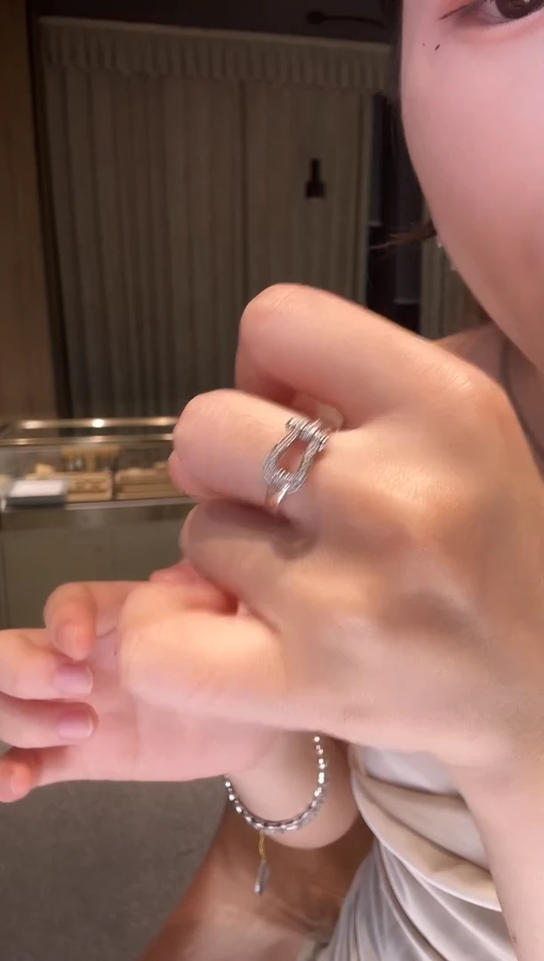 铂Pt950镶嵌戒指钻石马蹄