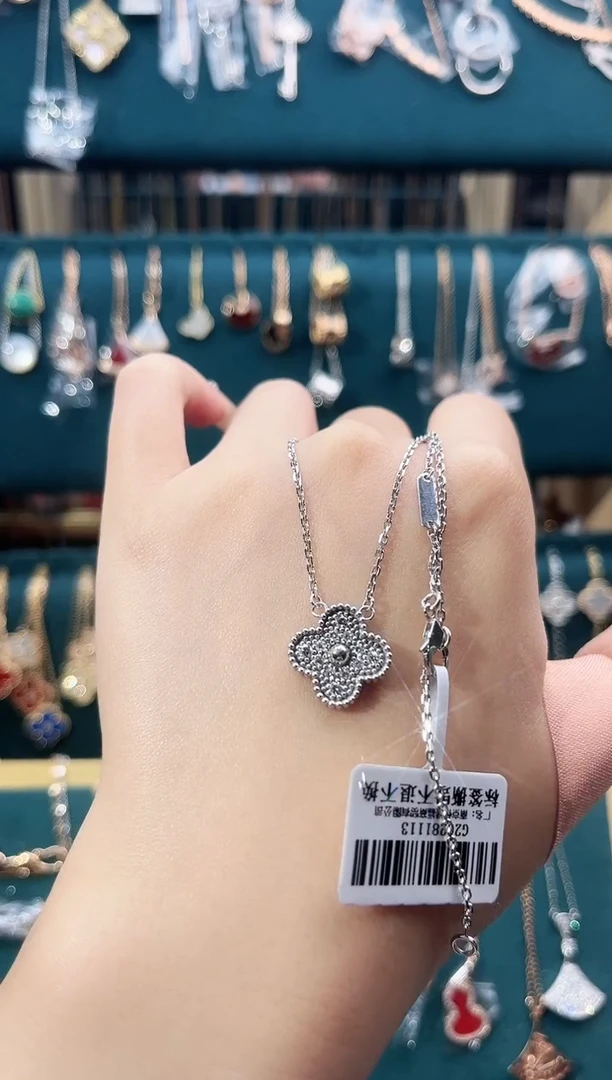 颈饰钻石18K金镶嵌18K金镶嵌钻石 K白 四草
