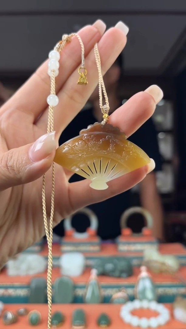 颈饰未镶嵌和田玉佩佩
