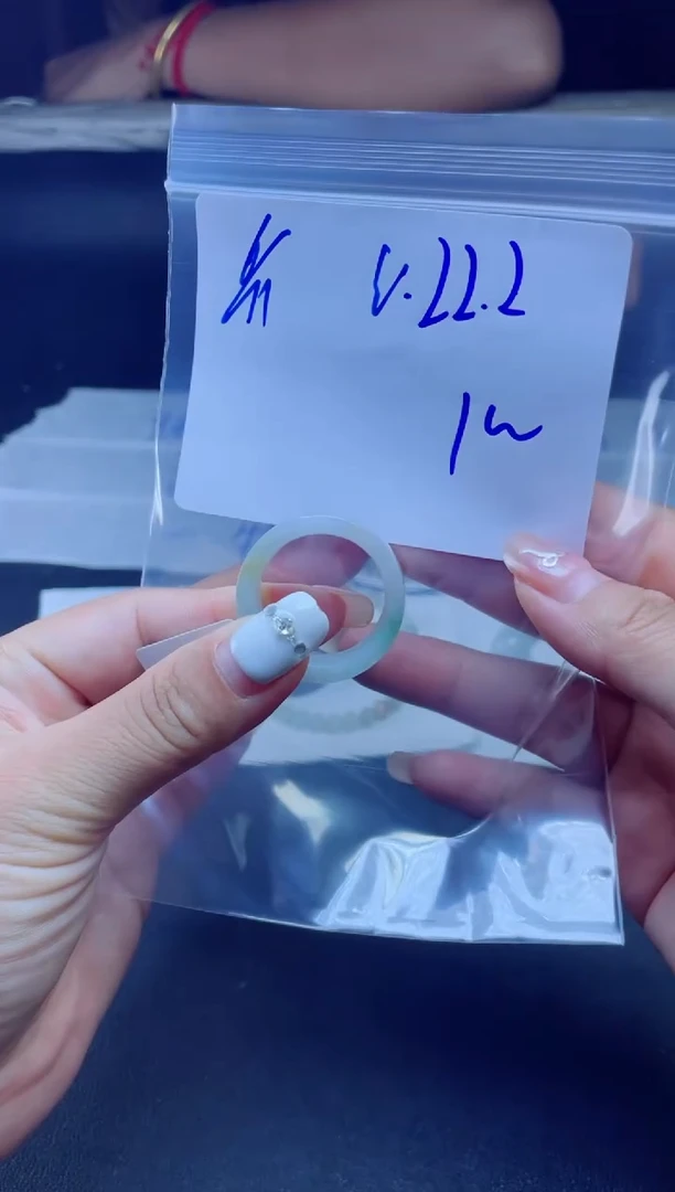 翡翠未镶嵌颈饰戒圈