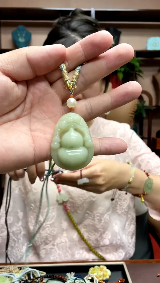 岫玉未镶嵌吊坠·