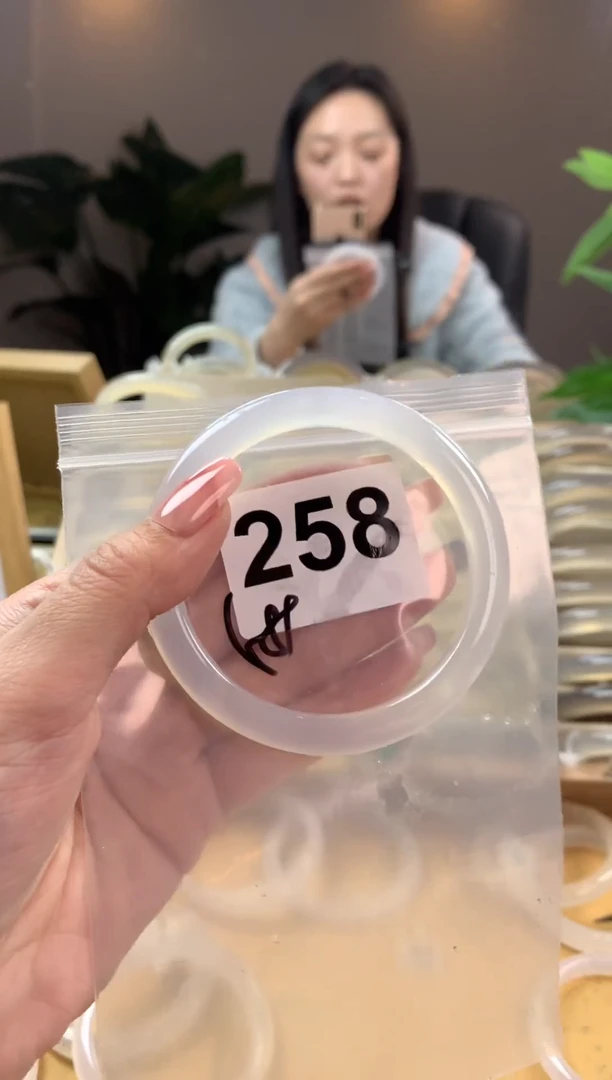 【闪购商品】玛瑙/玉髓手镯未镶嵌258