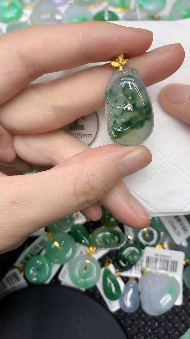 颈饰18K金镶嵌翡翠111111111