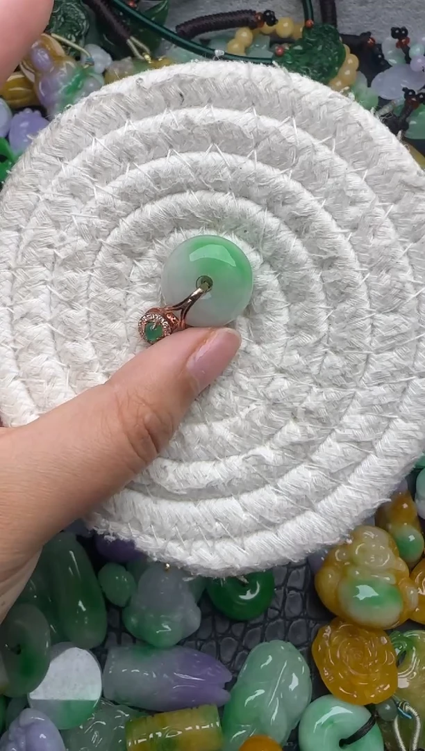 颈饰未镶嵌翡翠缅甸翡翠吊坠