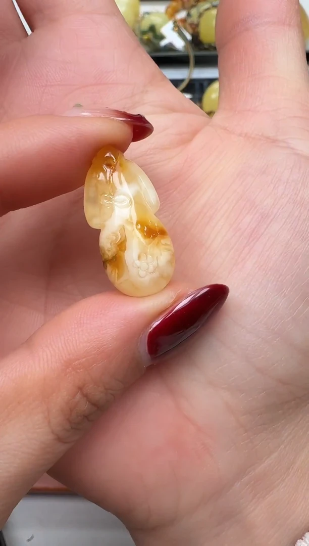 裸石琥珀未镶嵌如图