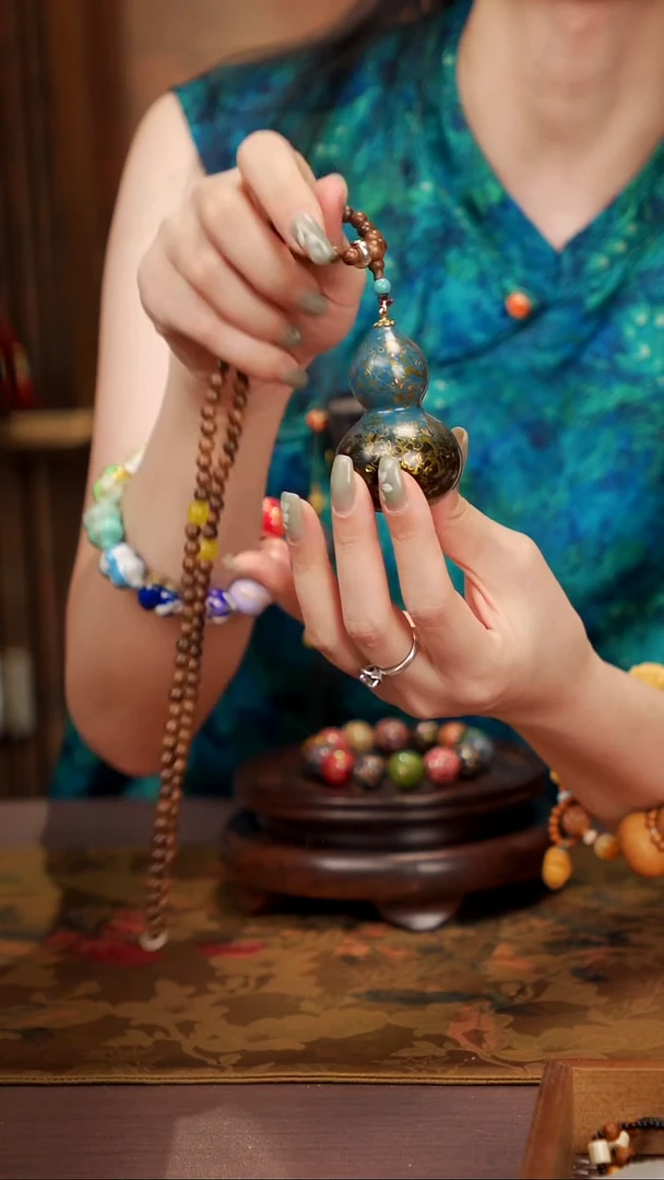 81易林大漆脖挂小葫芦---158