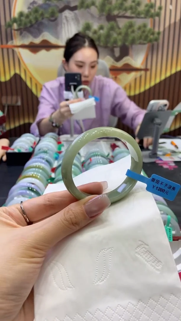 翡翠手镯未镶嵌00007610