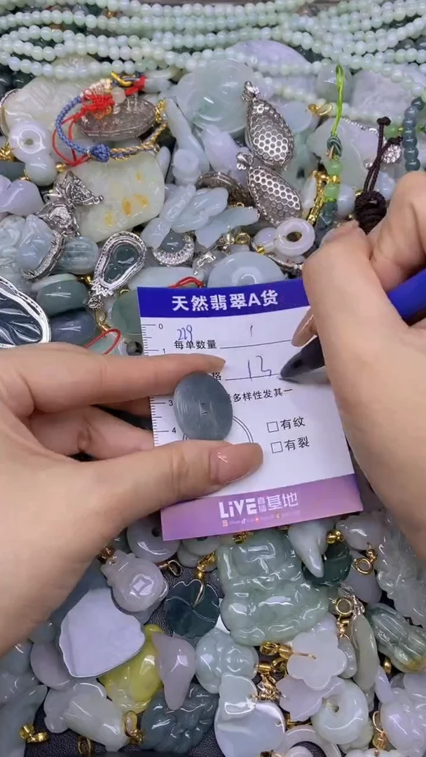 翡翠未镶嵌颈饰天然翡翠A货吊坠批量多样性发一