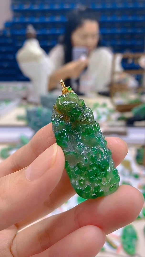 颈饰18K金镶嵌翡翠新号开播 全场乱卖