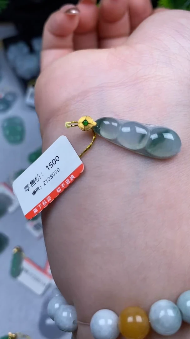 颈饰18K金镶嵌翡翠天然a货翡翠