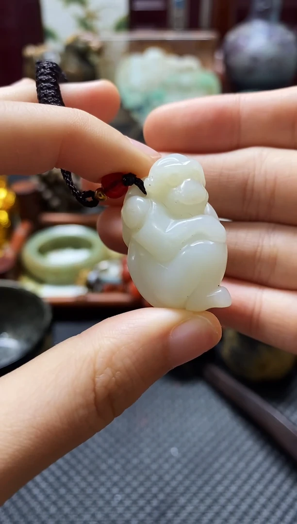 未镶嵌和田玉挂件猴子