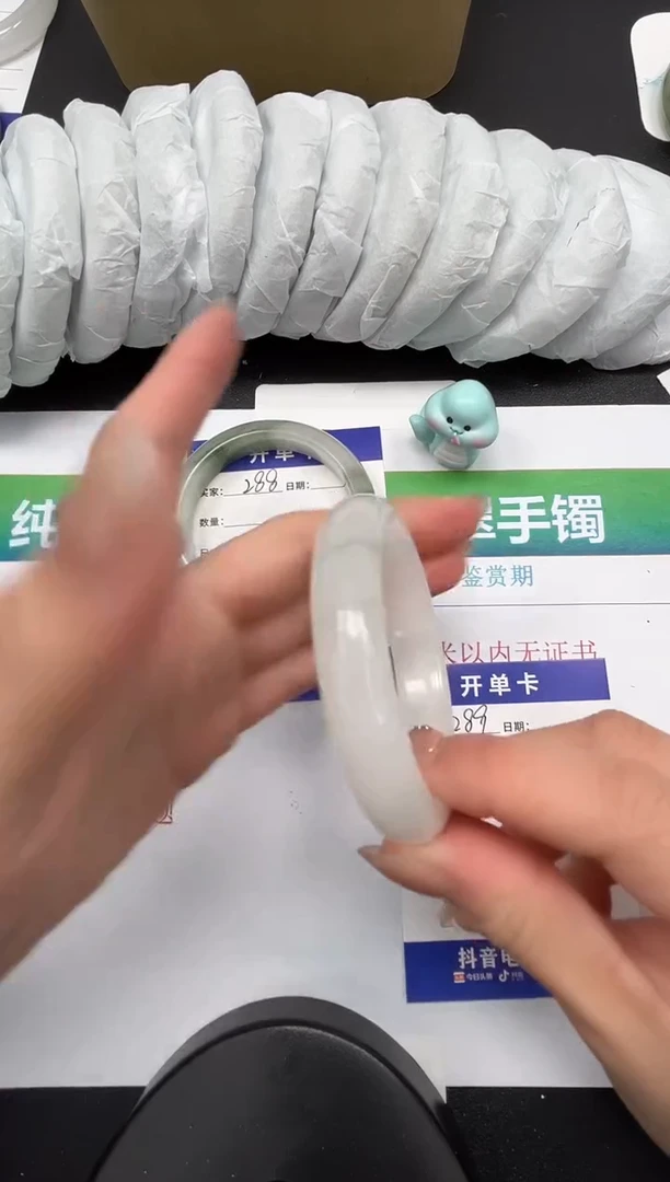 【闪购商品】石英质玉手镯未镶嵌289-50.5