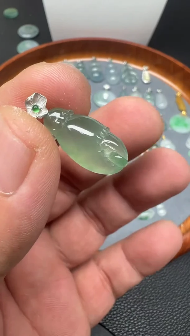 颈饰18K金镶嵌翡翠（69号）纯天然A货缅甸翡翠  蟹爪锁骨吊坠