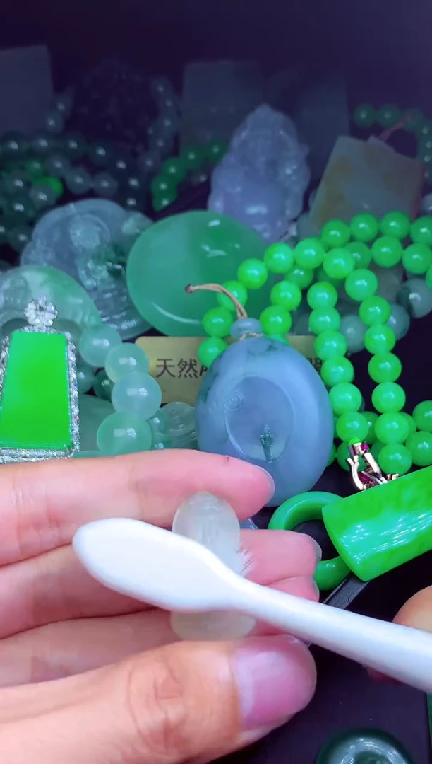 未镶嵌定制翡翠北****️翡翠毛货定制