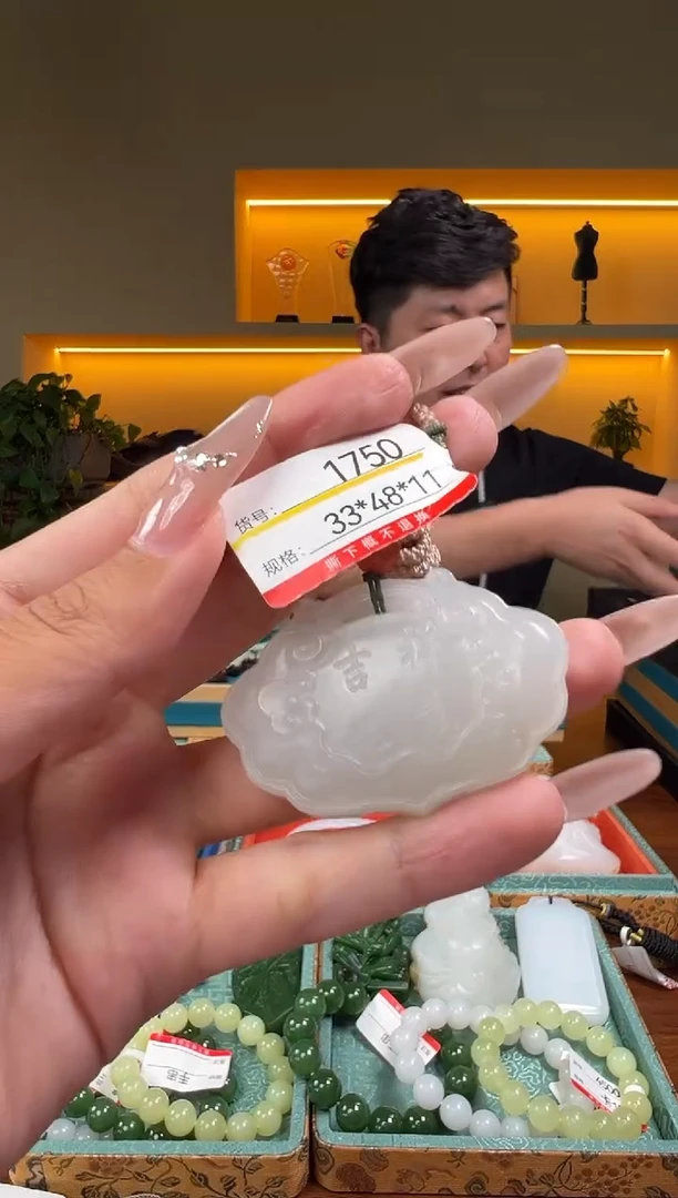 和田玉未镶嵌颈饰1