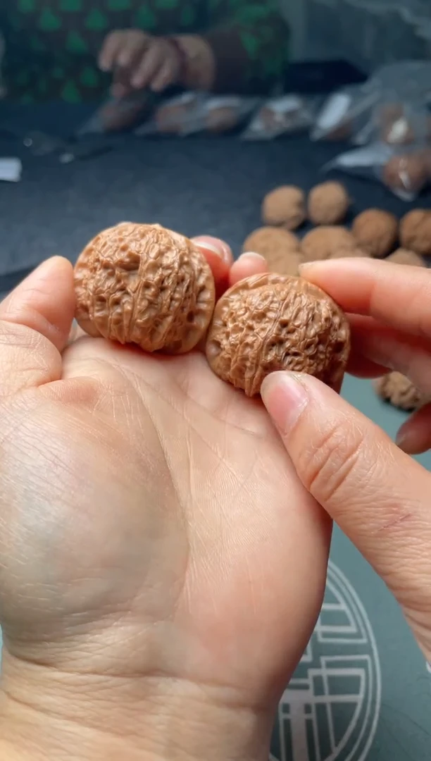 把件文玩核桃w278   血麒麟 40尺