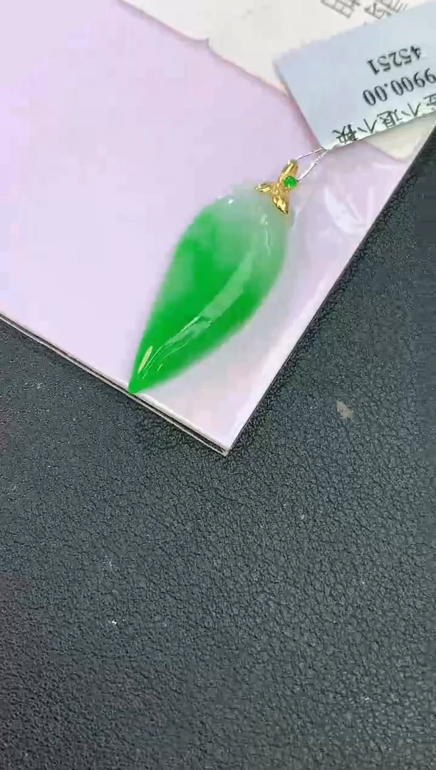 颈饰18K金镶嵌翡翠赠礼盒证书 麦麦