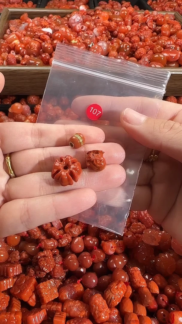 颈饰未镶嵌南红玛瑙1