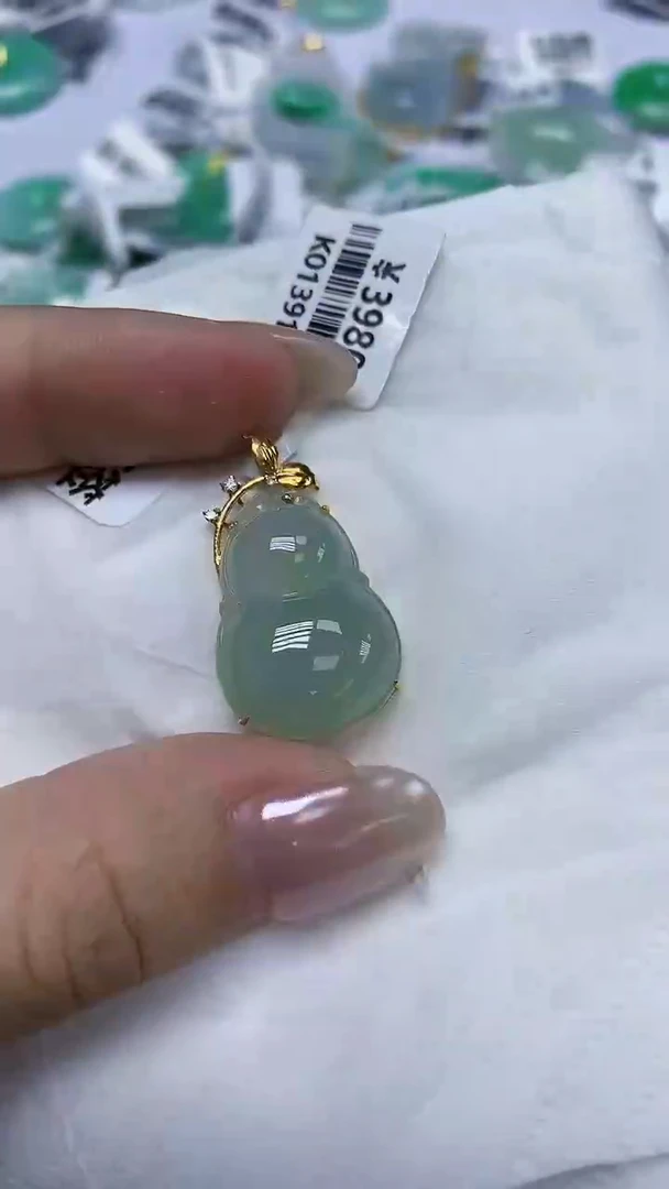 翡翠18K金镶嵌颈饰天然缅甸翡翠A货