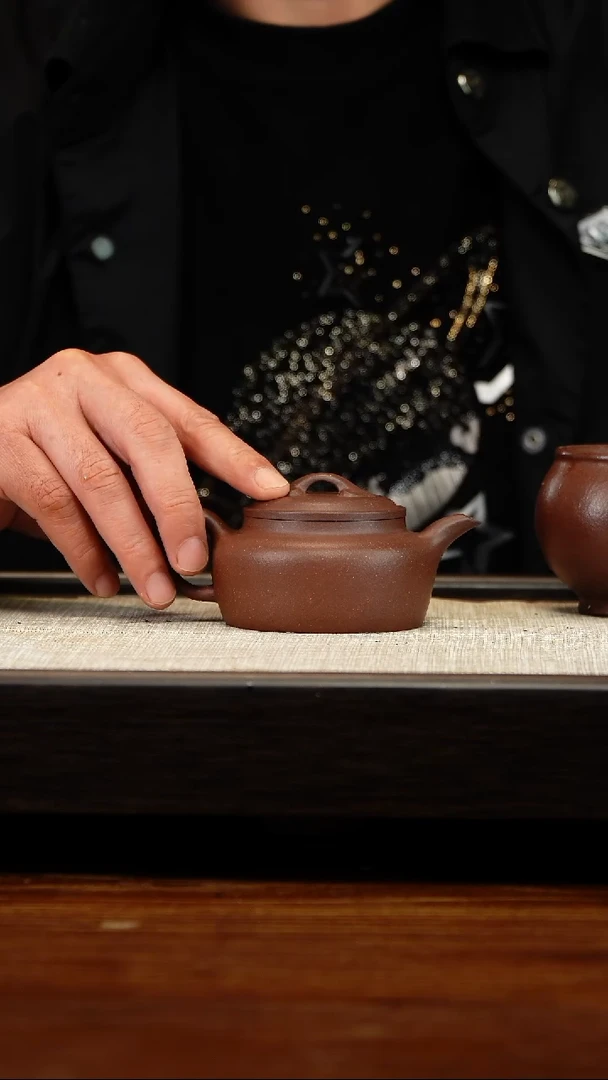 茶壶紫砂四底玉璧如意