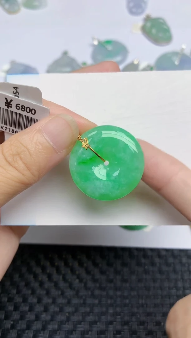 翡翠18K金镶嵌颈饰天然A货翡翠