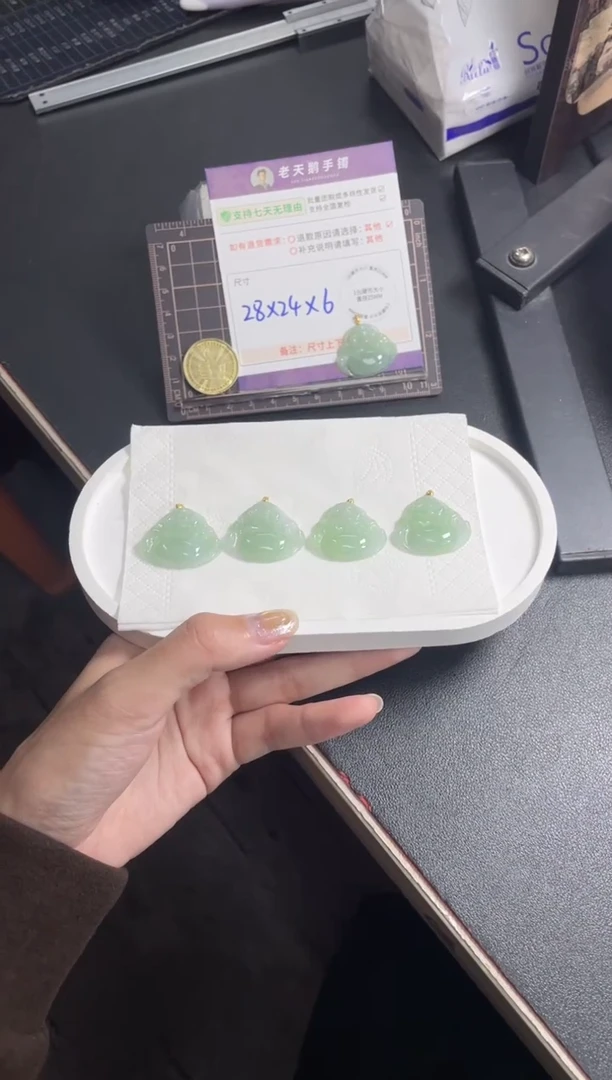 18K金镶嵌挂件翡翠冰绿佛公FL10配绳/多样性发其一ZBCP