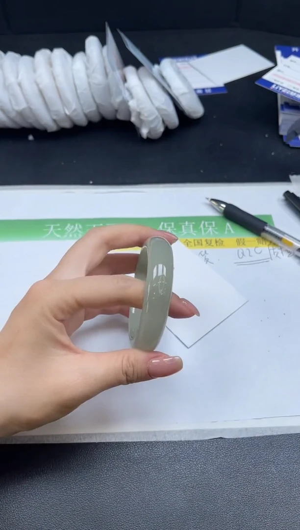 未镶嵌手镯石英质玉097-5051