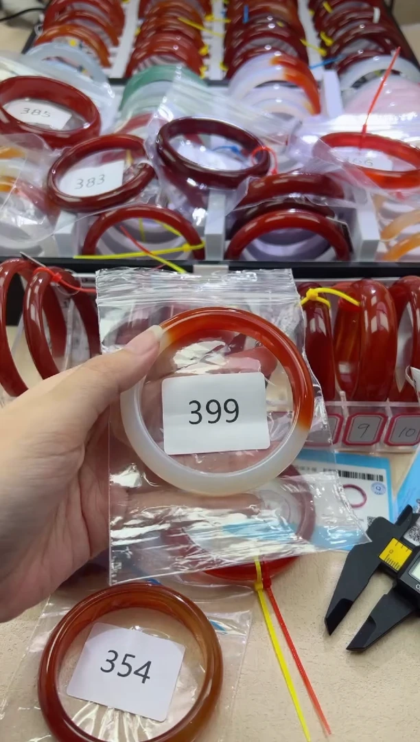 玛瑙/玉髓手镯未镶嵌58圈口*399