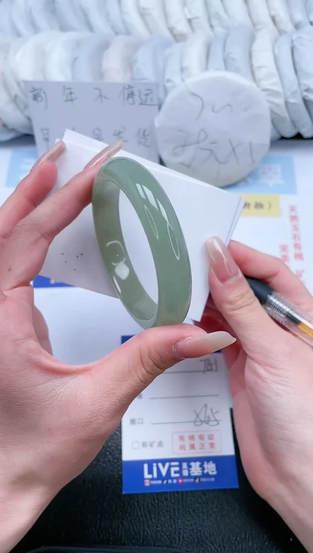 【闪购商品】石英质玉手镯未镶嵌T151-56.5