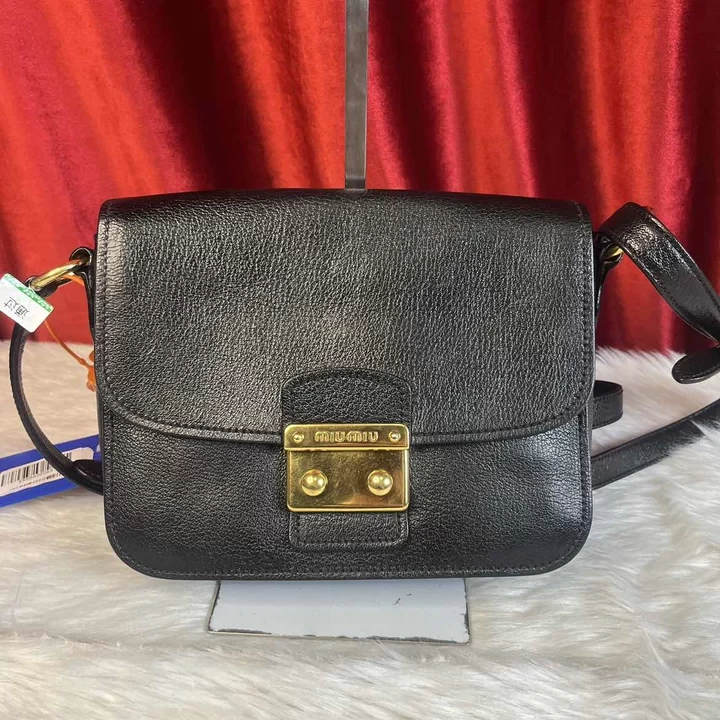 95新 MIU MIU/缪缪 黑金邮差包/EE05622063/2063/护