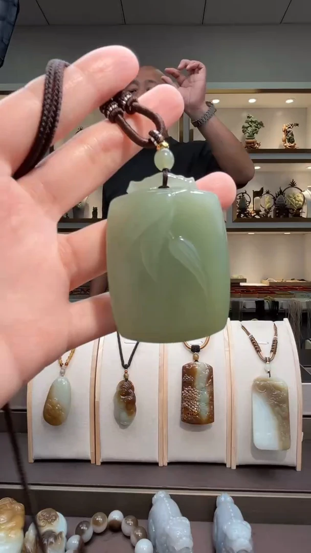 颈饰未镶嵌和田玉苏