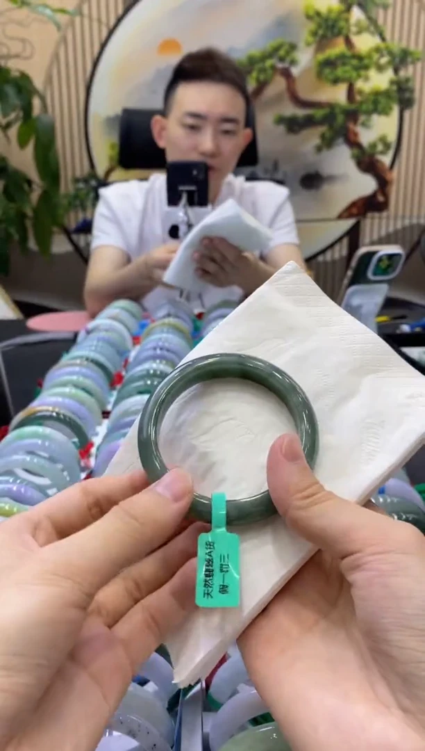 翡翠手镯未镶嵌3047