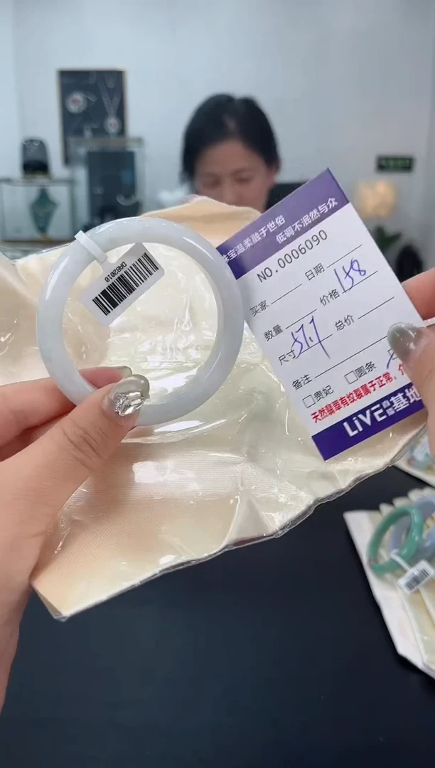 【闪购商品】翡翠手镯未镶嵌天然翡翠A货