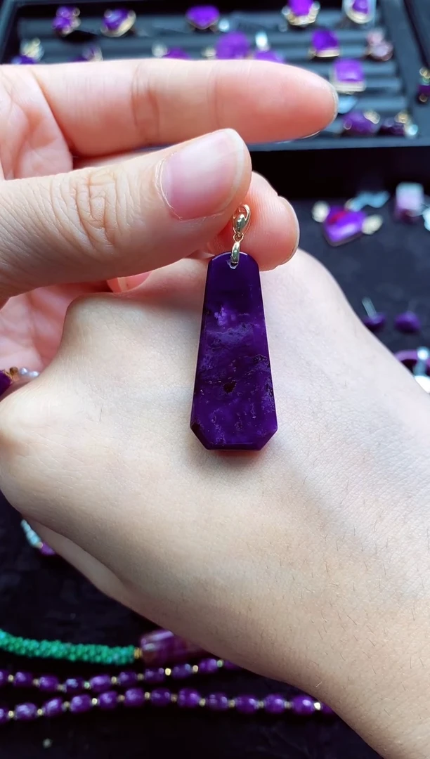 18K金镶嵌苏纪石（舒俱来）吊坠1