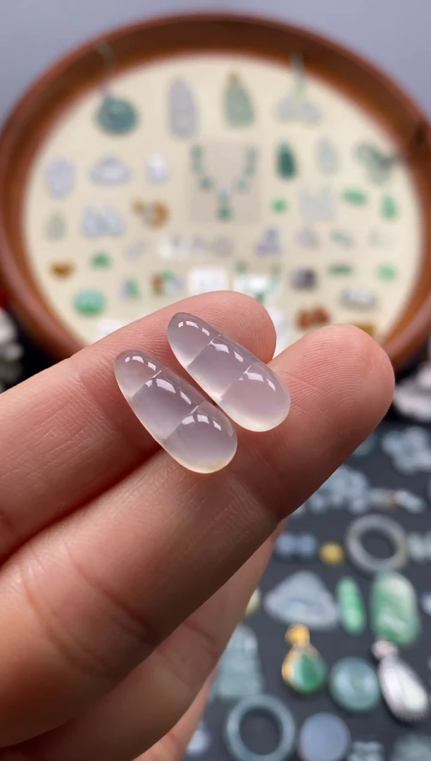 颈饰未镶嵌翡翠冰豆子1对/芬