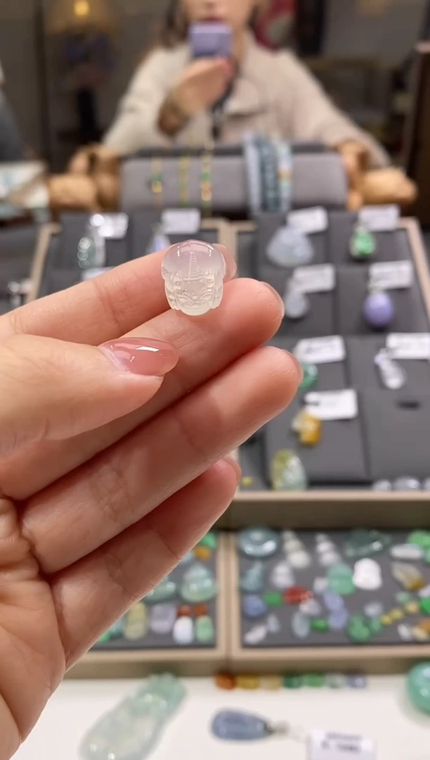 颈饰未镶嵌翡翠貔貅