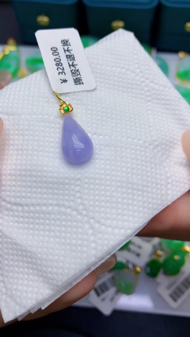 颈饰18K金镶嵌翡翠缅甸天然翡翠A货