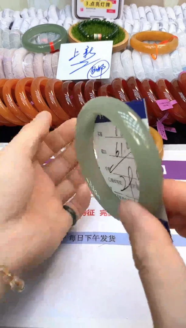未镶嵌手镯石英质玉18