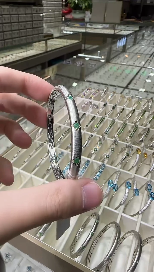 银S925镶嵌手镯祖母绿高级款