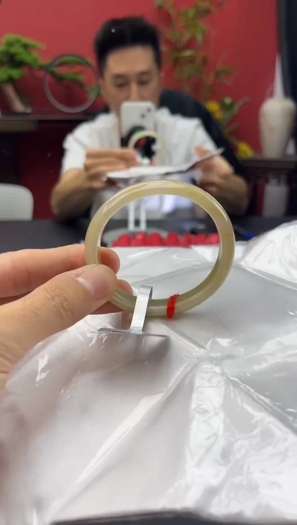 未镶嵌手镯（贵妃镯）翡翠4