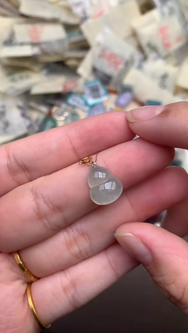 翡翠挂件18K金镶嵌—