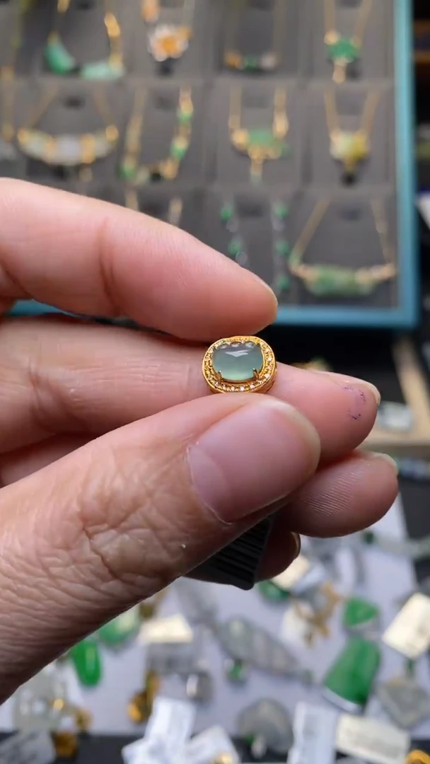 颈饰18K金镶嵌翡翠净货35944