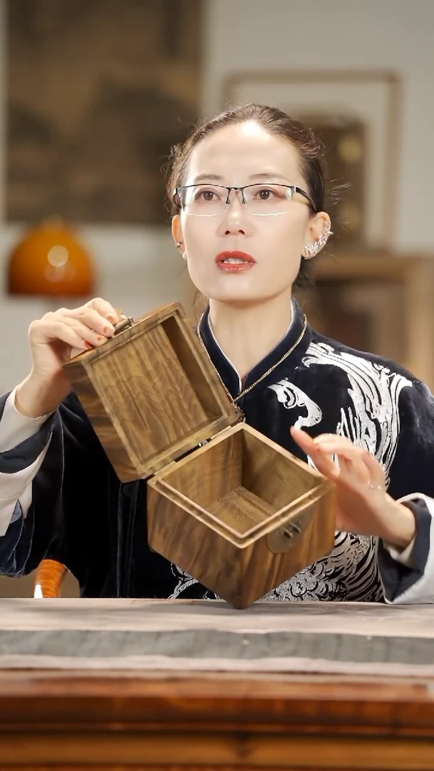 【闪购商品】金丝楠木雕517水波纹精工15cm一木一器首饰盒