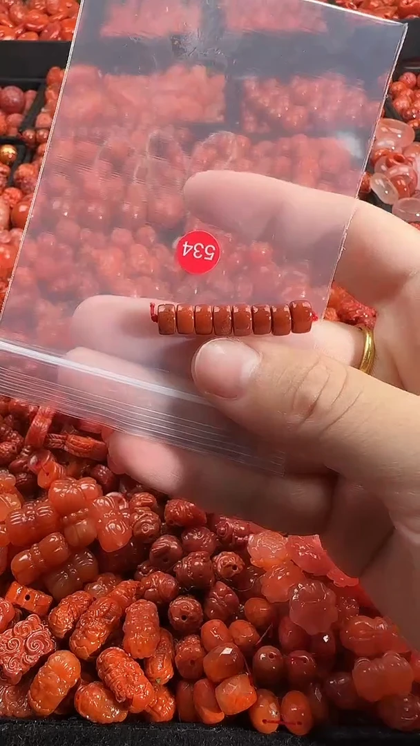 颈饰未镶嵌南红玛瑙1